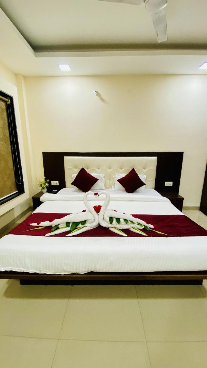 The Richi Rich Hotel And Resort Indore Dış mekan fotoğraf